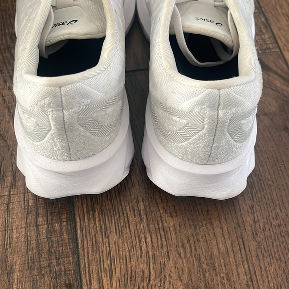 ASICS Dynablast Running Sneakers in White and Glacier Grey - Picture 5 of 14